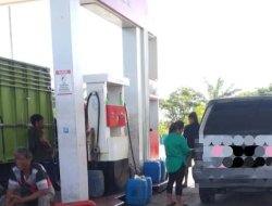 Diduga Miliki Rekomendasi Pembelian BBM Subsidi,Salah Satu Oknum Bebas Melakukan Pengisian Menggunakan Jergen Di SPBU Bunde